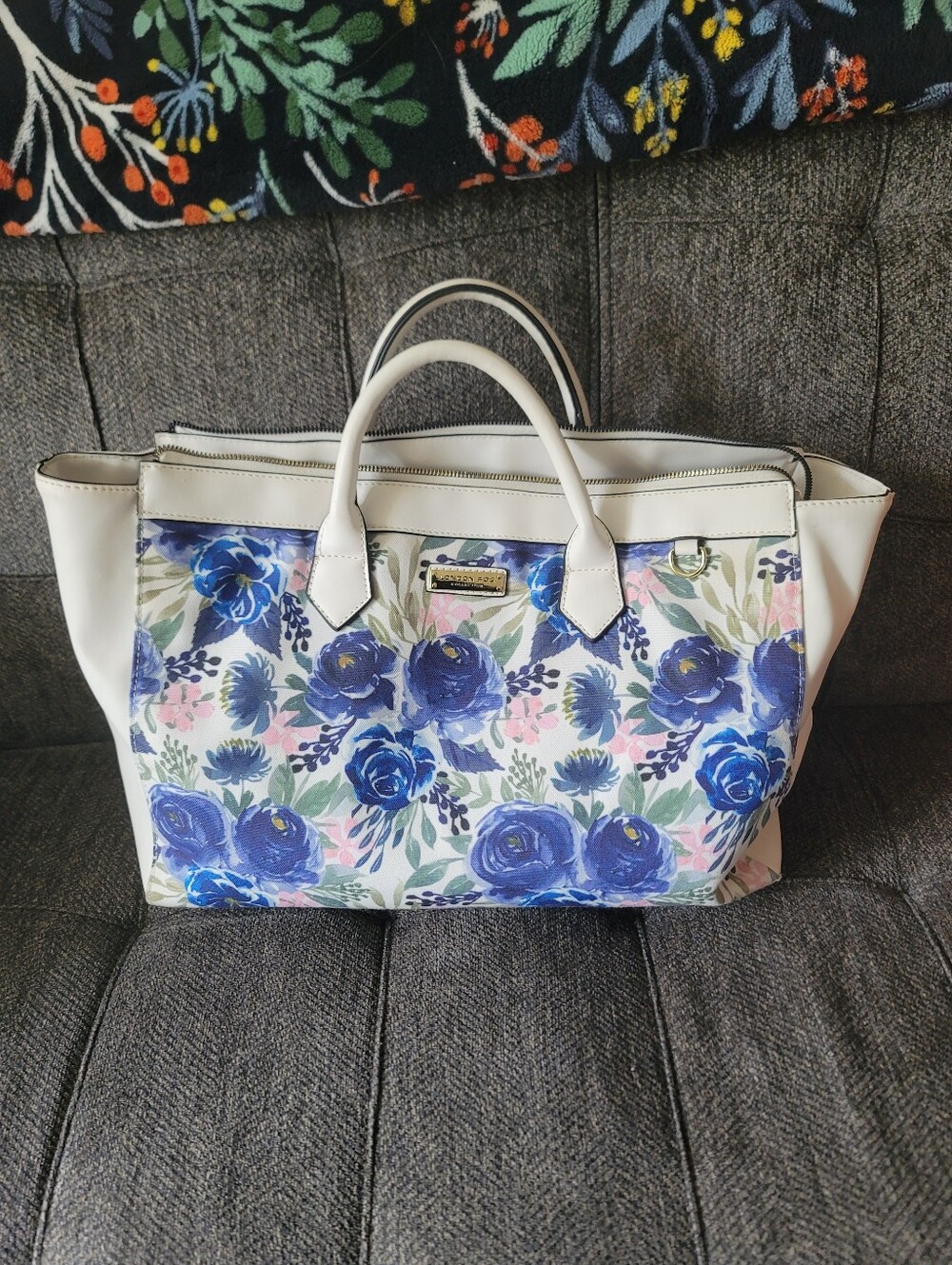 London Fog Floral Weekender Bag - Picture 13 of 14